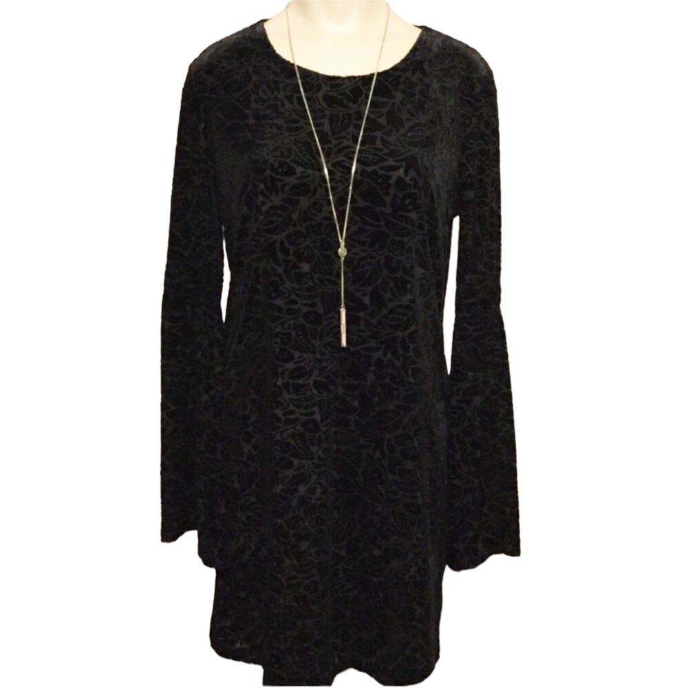 ADRIENNE VITTADINI sz Small Short Dress Fluted Sleeve Black on Black NWT
